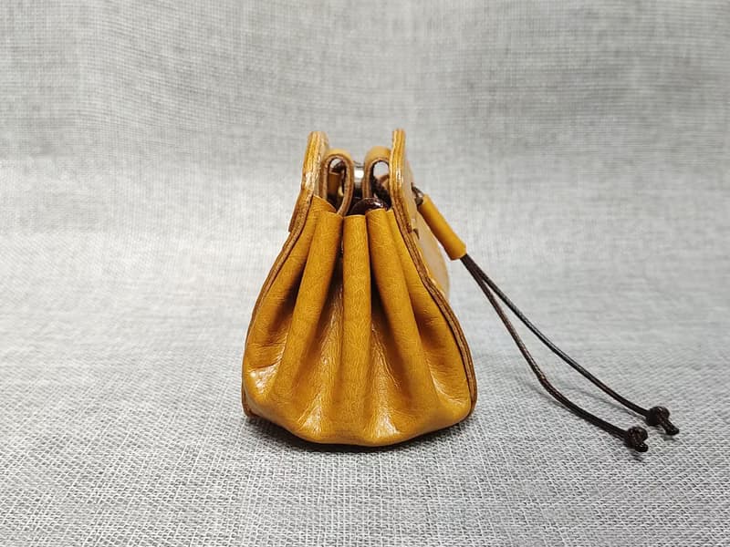 MICO 牛皮革真皮束口小手袋/餃子包/單肩包/收納包