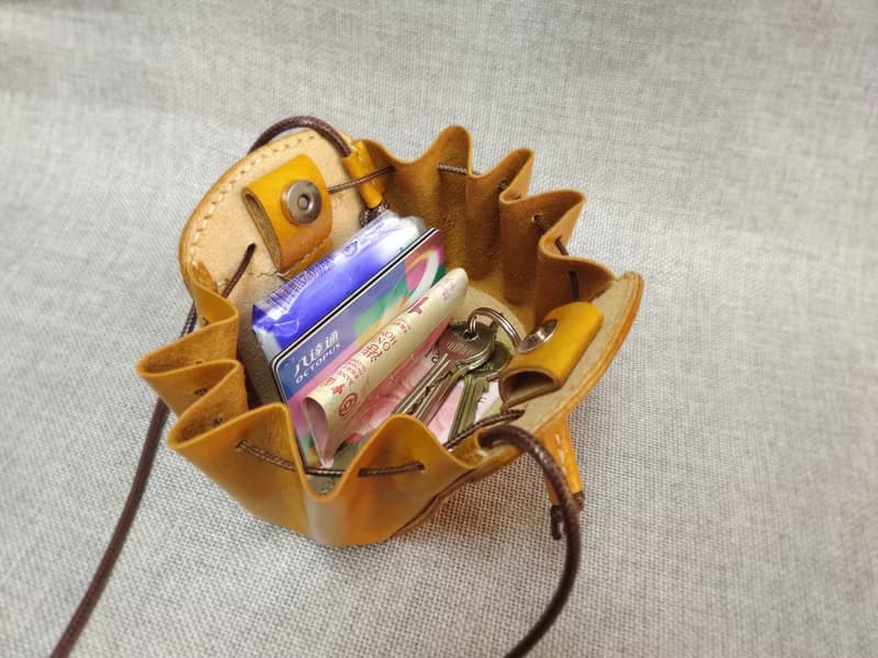 MICO 牛皮革真皮束口小手袋/餃子包/單肩包/收納包