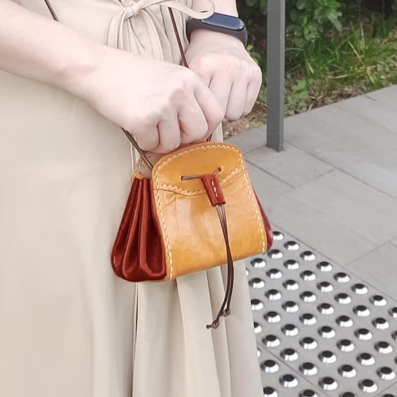 MICO 牛皮革真皮束口小手袋/餃子包/單肩包/收納包