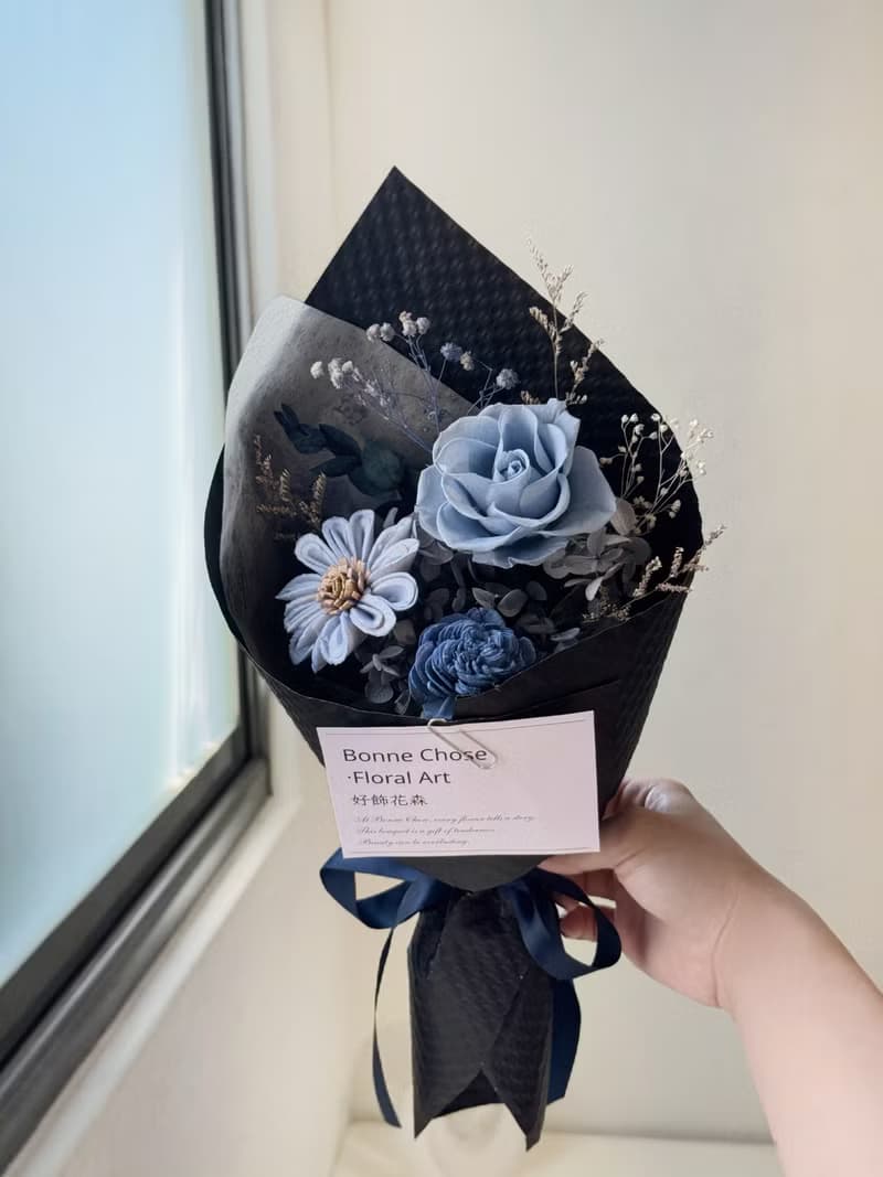個性簡約永生玫瑰花束-黑藍色系、小眾獨特禮、一眼愛上