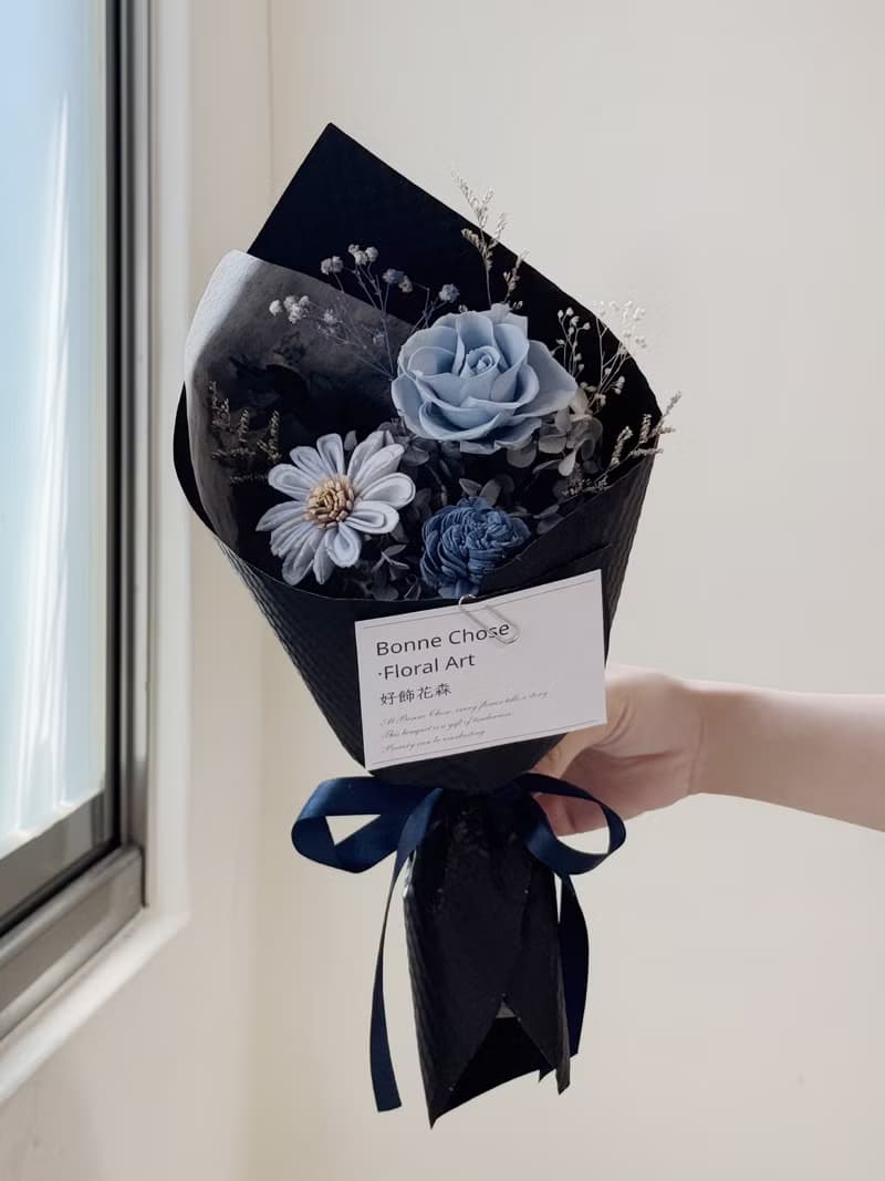 個性簡約永生玫瑰花束-黑藍色系、小眾獨特禮、一眼愛上