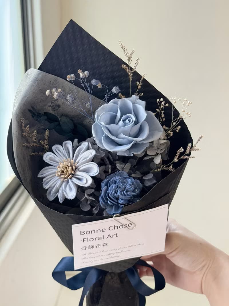 個性簡約永生玫瑰花束-黑藍色系、小眾獨特禮、一眼愛上