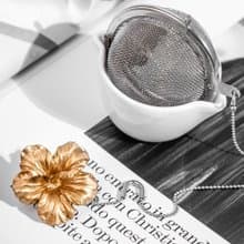 01LIV不銹鋼濾茶器 CHICHI濾茶球  金色花朵吊饰附瓷碗 原創設計