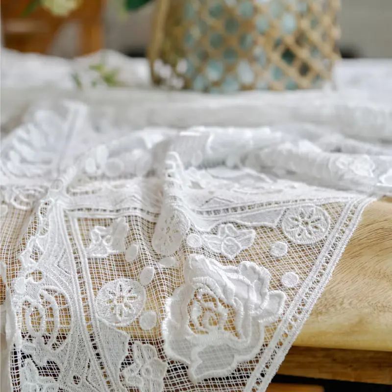 【禮盒禮物】浪漫玫瑰紗網刺繡蕾絲桌巾 Hebe-象牙白