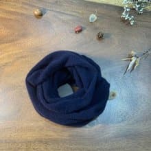 深藍蟬翼中性圍脖。優質的輕柔。單線編織寬版。可繞2圈