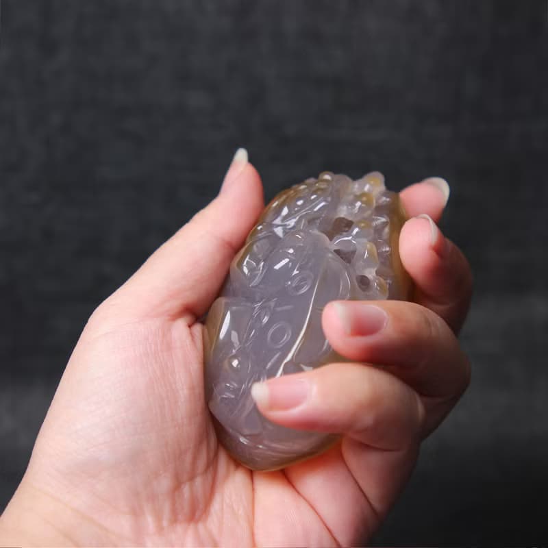 天然瑪瑙原石手把件手持 手工精雕招財貔貅 可做居家工作 擺飾