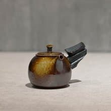 | 190cc | 柴燒造型側把茶壺 茶壺 柴燒壺【臻麟陶藝】