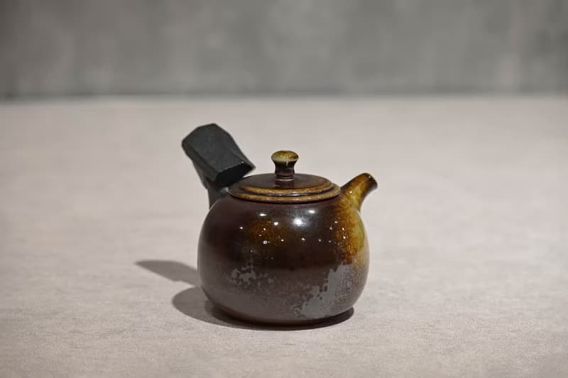 | 190cc | 柴燒造型側把茶壺 茶壺 柴燒壺【臻麟陶藝】