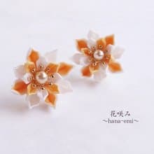 花咲くピアス　イヤリング　ネーブルイエロー　つまみ細工