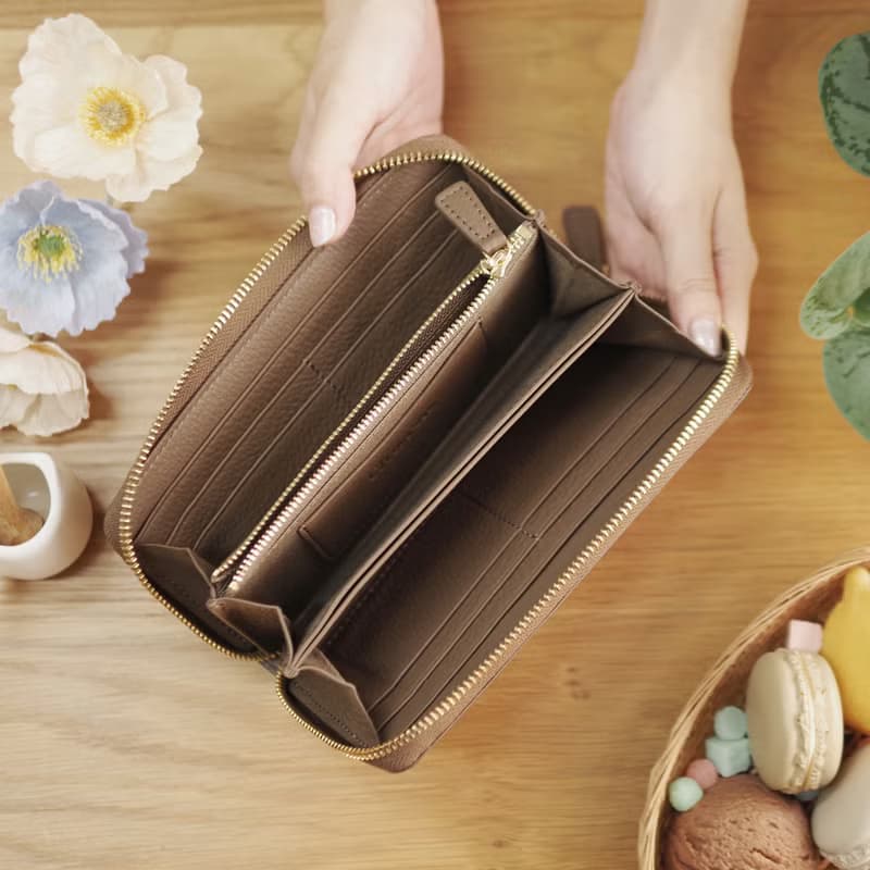 DOLLAR (Cedar) : Zip around long wallet, cow leather, Brown wallet