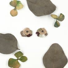 | 茷 | 耳針/耳夾 | #138 | 手刺繡摩卡慕斯不對稱耳環