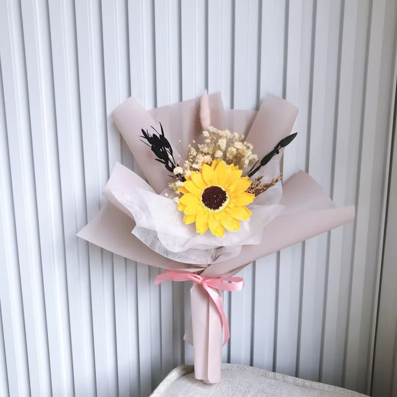畢業花束-向日葵中型香皂花束。香皂花束。向日葵花束。生日花束