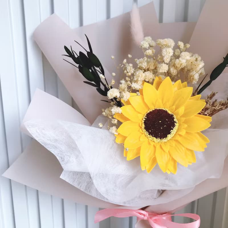 畢業花束-向日葵中型香皂花束。香皂花束。向日葵花束。生日花束