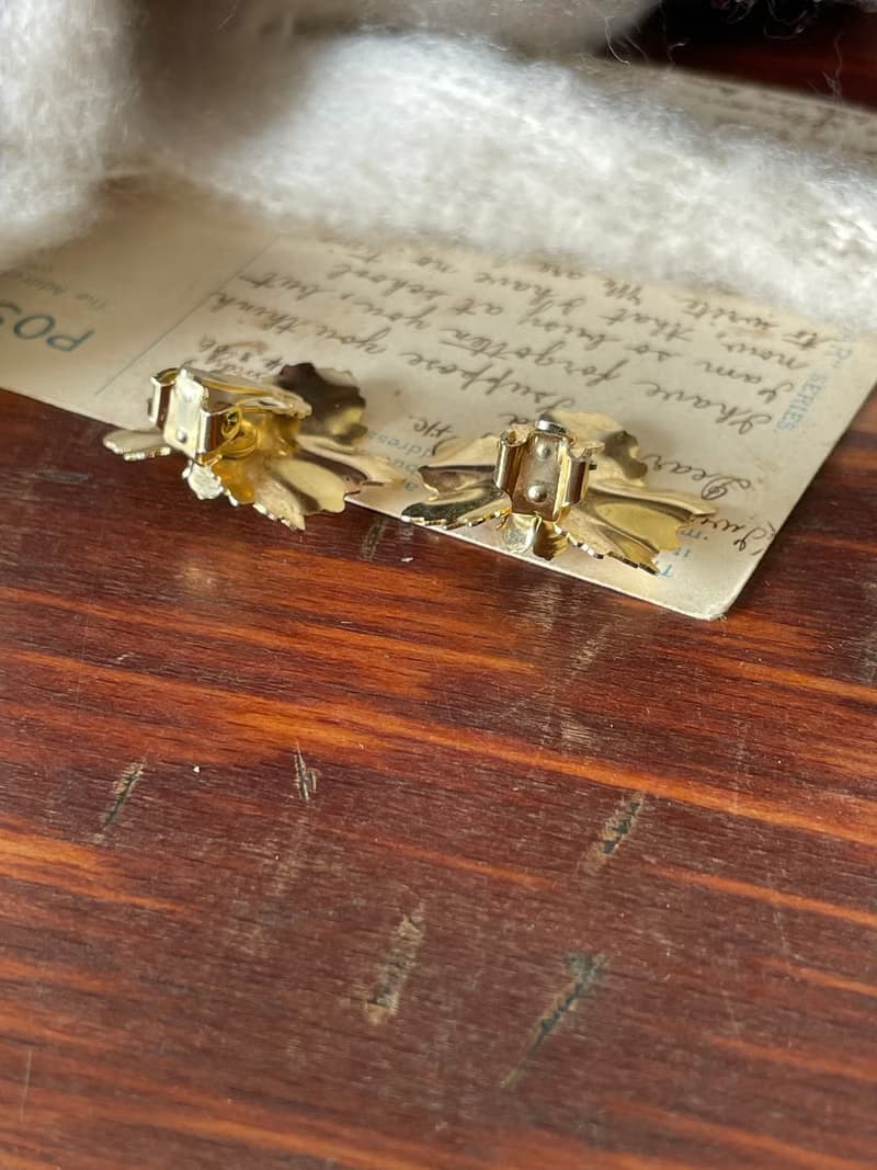 古董 Vintage 金色波浪楓葉珍珠夾式耳環C579