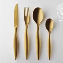 神話のような曲線。PVDゴールドカトラリー Venus Line PVD-coated Cutlery (24 piece cutlery set)