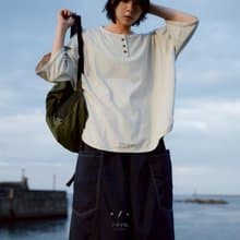 小木偶三釦圓弧小寬TEE - 3色 - 杏色