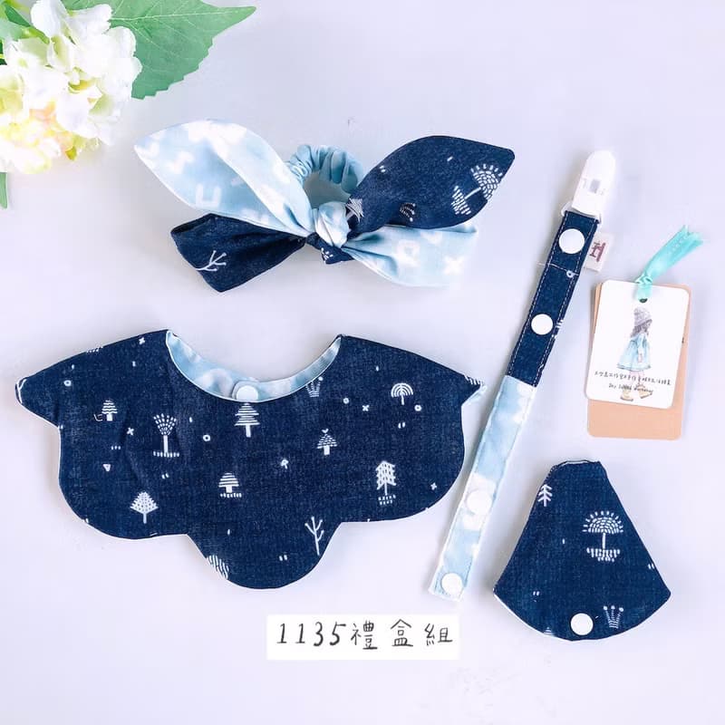 【可快速出貨】女寶/星星注音 雙面圍兜/髮帶/奶嘴鏈/彌月禮盒