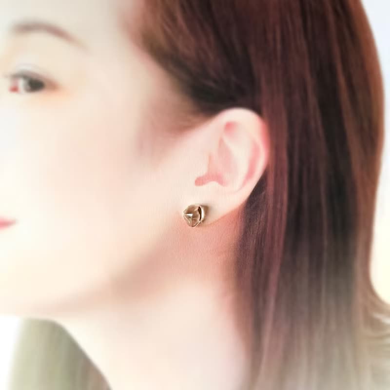【再販】シンプル 水晶 金継ぎ ライン ピアス ノンホールピアス 小ぶり 小さい 天然石 ゴールド 金 透明 クリア シンプル