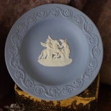 -金銀寶貝  英國製經典瓷器 WEDGWOOD 藍色浮雕盤 w350