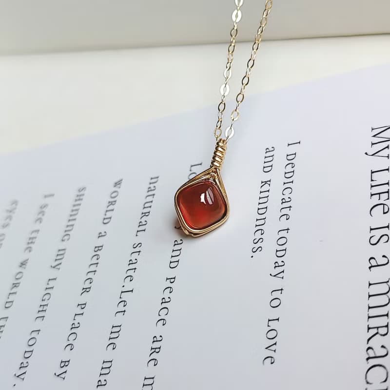 弧面石榴石吊墜 大顆菱形紅石榴石項鍊一月誕生石禮物14k包金墜飾