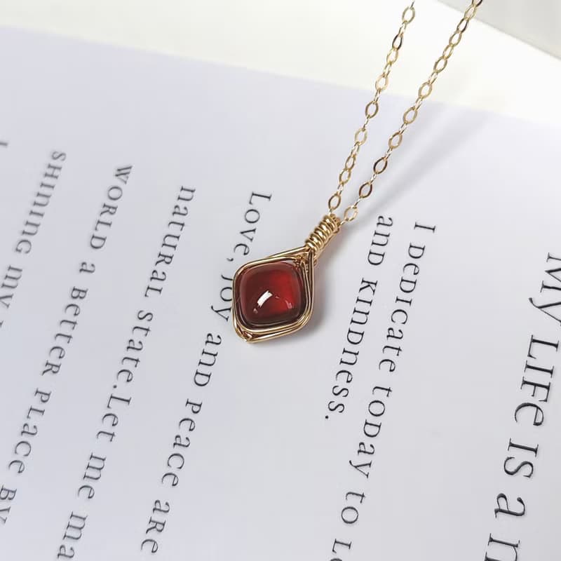 弧面石榴石吊墜 大顆菱形紅石榴石項鍊一月誕生石禮物14k包金墜飾