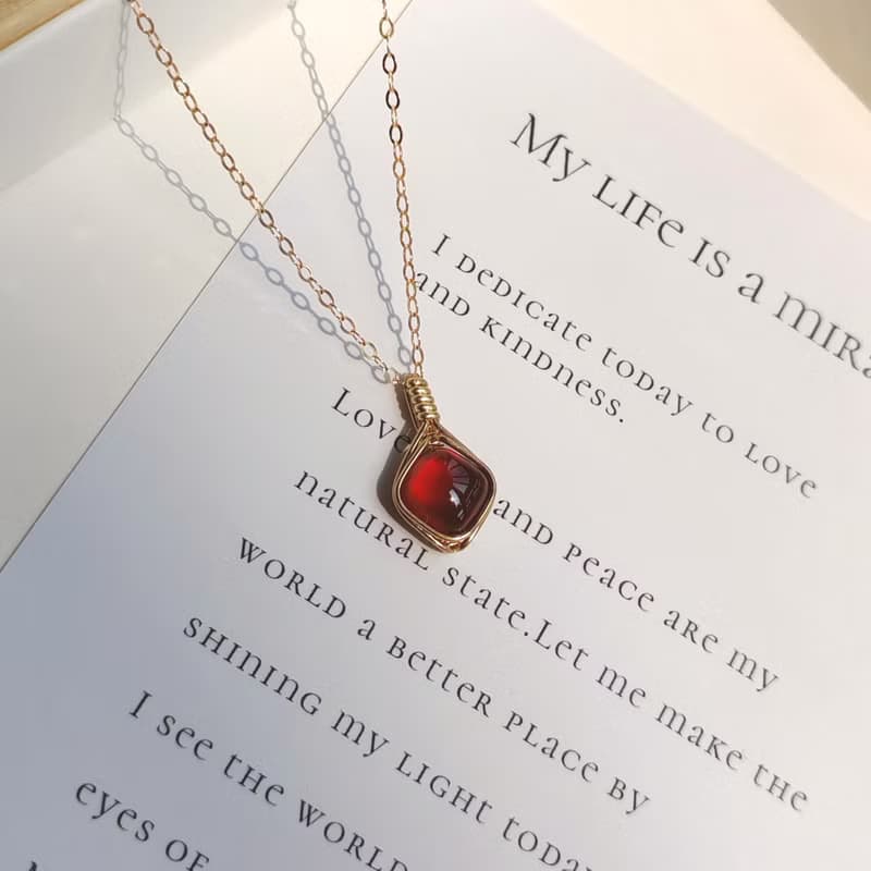 弧面石榴石吊墜 大顆菱形紅石榴石項鍊一月誕生石禮物14k包金墜飾