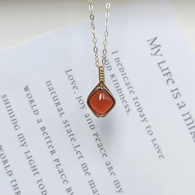 弧面石榴石吊墜 大顆菱形紅石榴石項鍊一月誕生石禮物14k包金墜飾