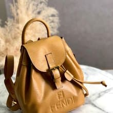 【 日本直送　名牌中古包 】FENDI フェンディ リュック ベージュ フロントバックル レザー型押し バックパック vintage ヴィンテージ 47jcck