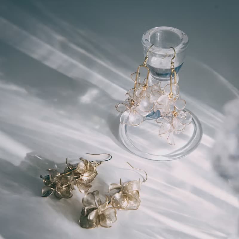 【泡影-銀雪白】垂墜耳環 | 水晶花飾品
