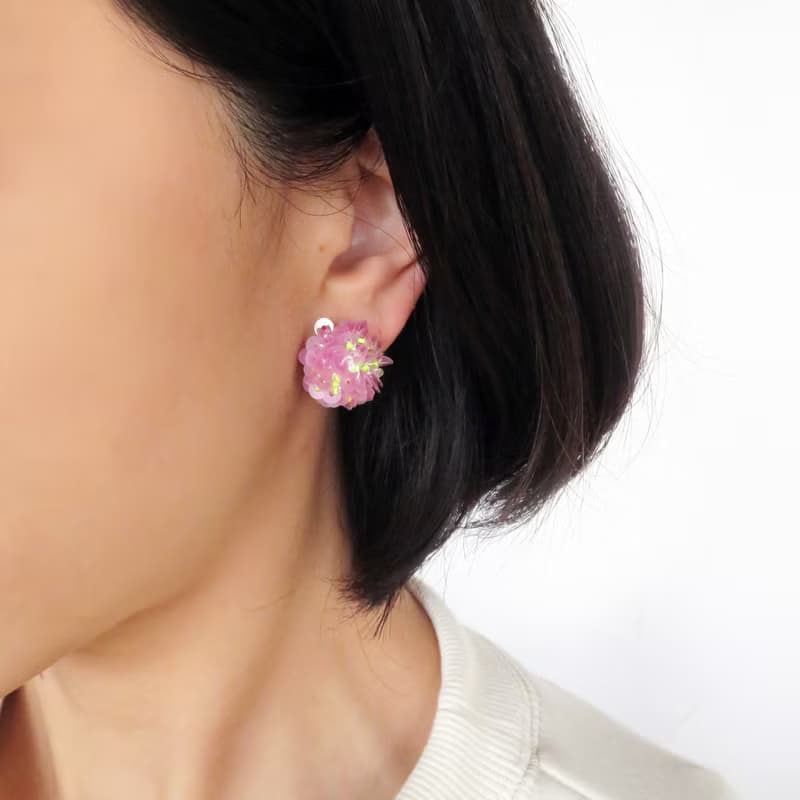 スパンコールフリル ピアス・イヤリング　purple