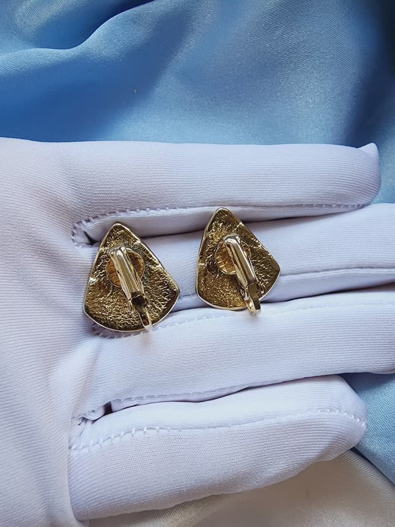 美國西洋古董飾品/ 圓潤金線三角大地色琺瑯夾式耳環/古著首飾