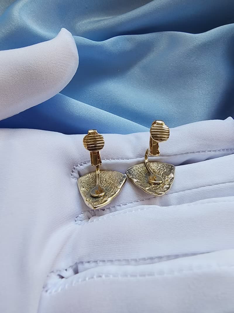 美國西洋古董飾品/ 圓潤金線三角大地色琺瑯夾式耳環/古著首飾