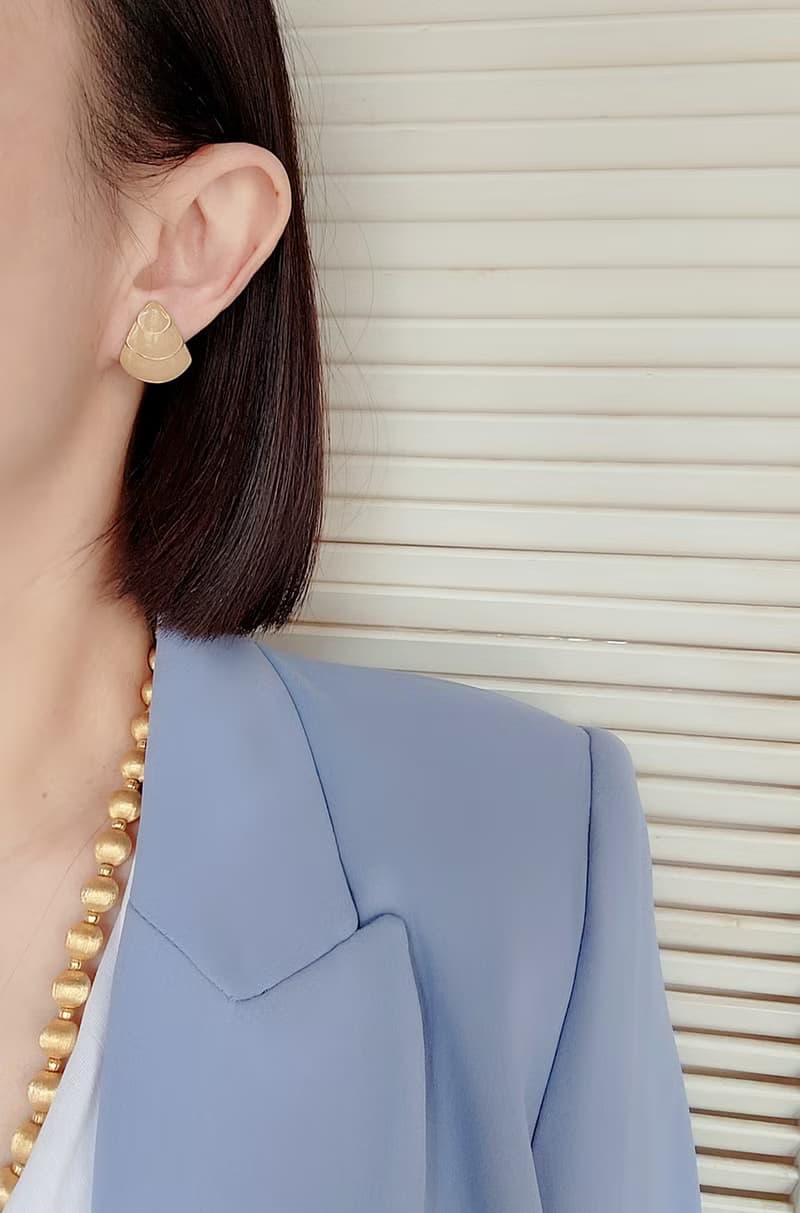 美國西洋古董飾品/ 圓潤金線三角大地色琺瑯夾式耳環/古著首飾