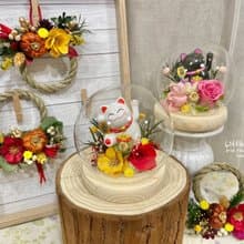 | 小夢境花藝 | 新年好物 錢錢哩來招財貓 永生玫瑰 玻璃球罩