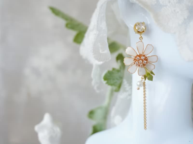 【白色秋英花】手工原創耳飾銅線樹脂 水晶花 新娘 節日禮物