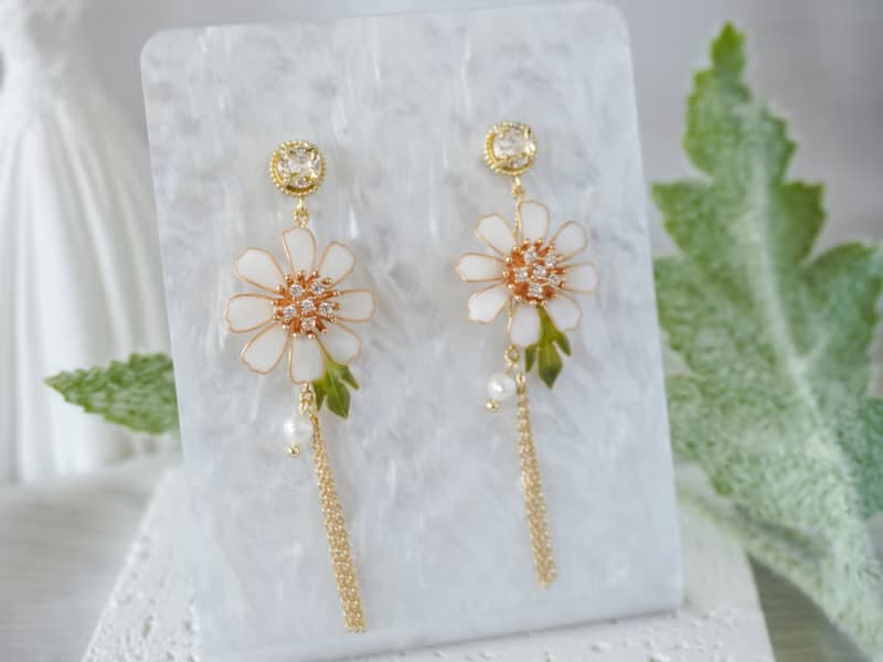 【白色秋英花】手工原創耳飾銅線樹脂 水晶花 新娘 節日禮物