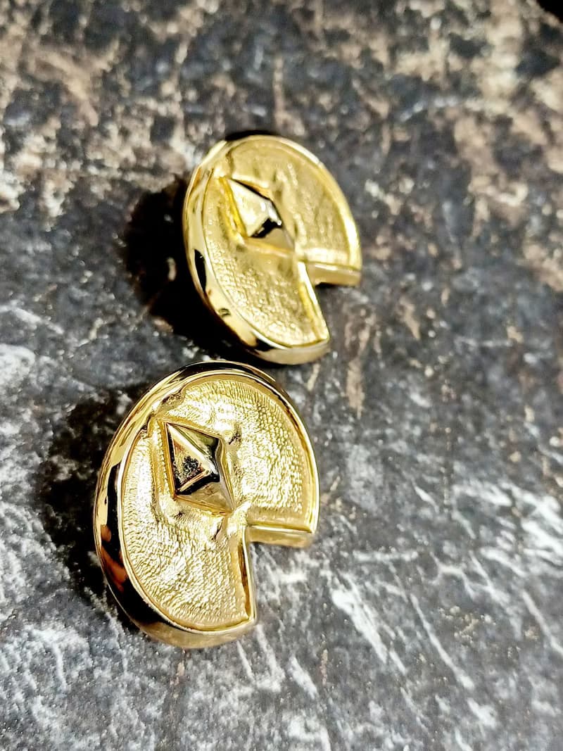 vintage jewelry  古典金色騎士盾牌夾式耳環