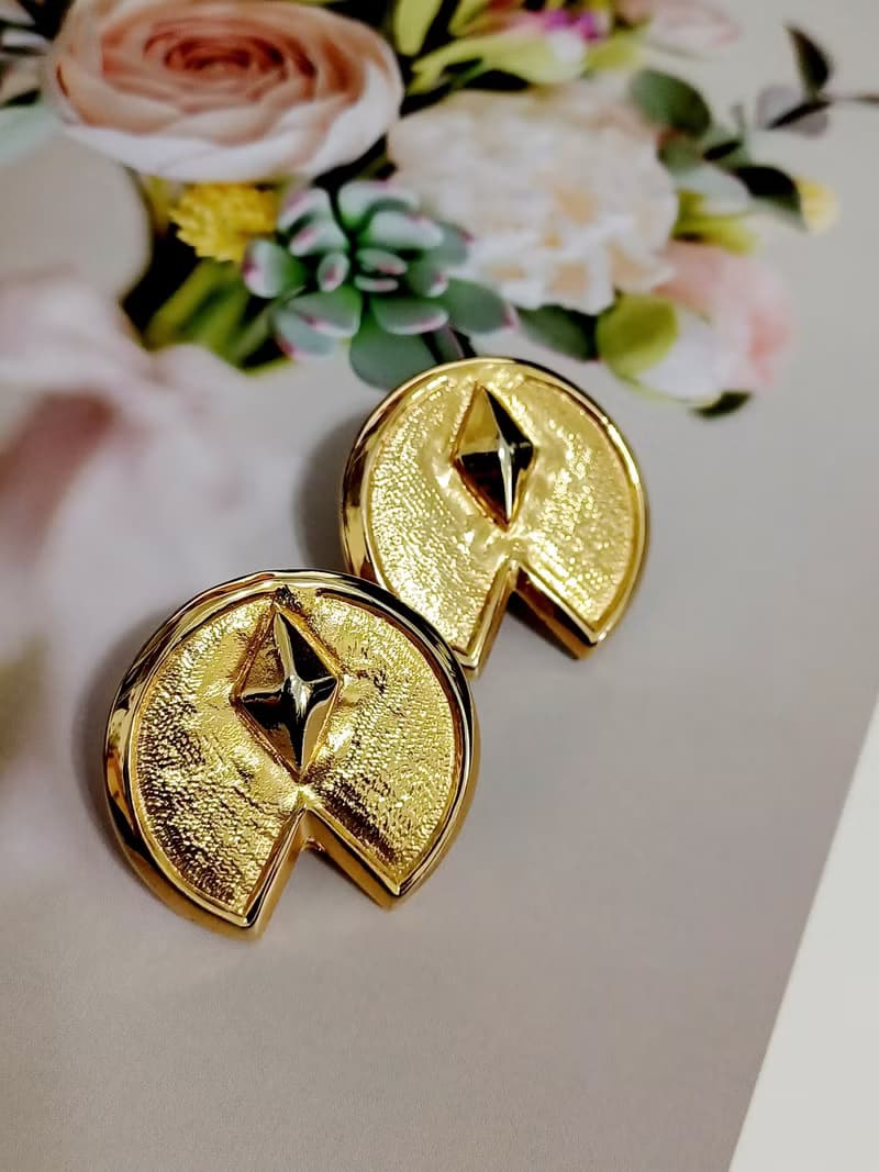 vintage jewelry  古典金色騎士盾牌夾式耳環