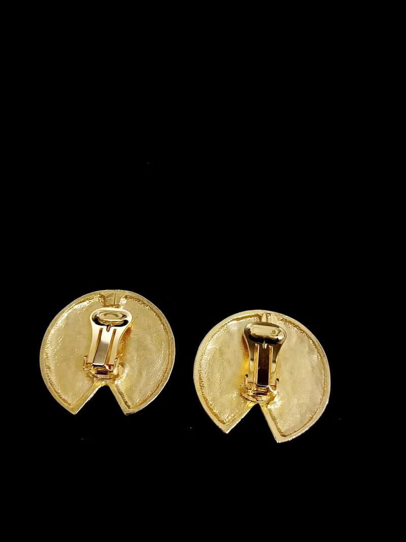 vintage jewelry  古典金色騎士盾牌夾式耳環