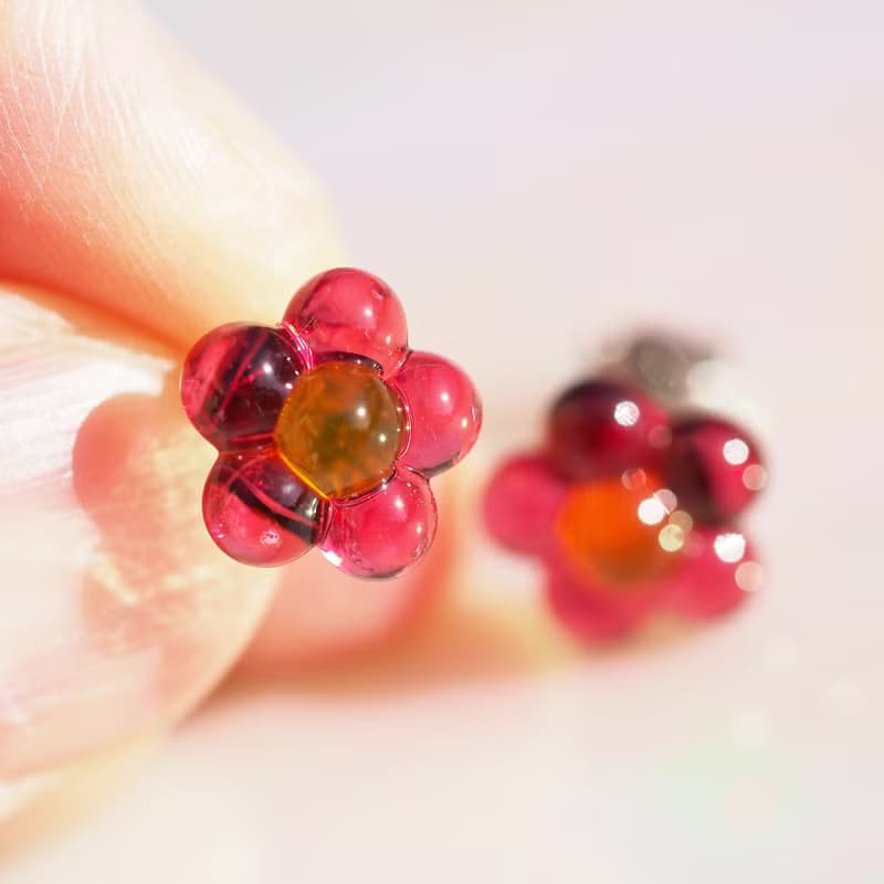 花咲くガラス(はなはな【ピンク】)チタンピアス/イヤリング【金具選べます】【受注制作】