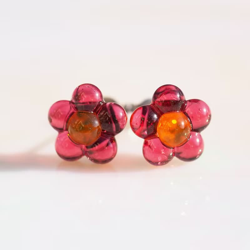 花咲くガラス(はなはな【ピンク】)チタンピアス/イヤリング【金具選べます】【受注制作】