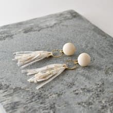 イヤリング/Mable dome fabric tassel earrings /Beige