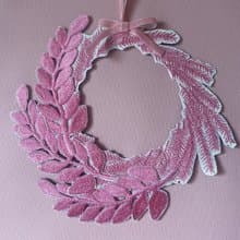春色刺繍リース