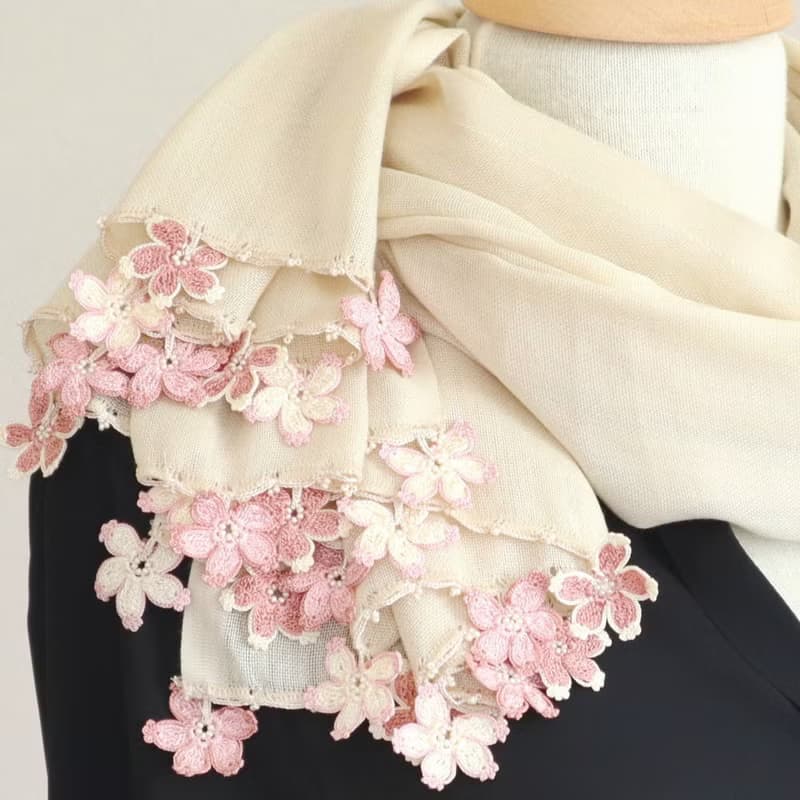 【受注制作】レースの花付き 薄手パシュミナストール【桜】バニラクリーム