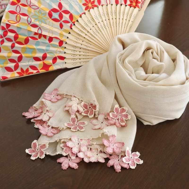 【受注制作】レースの花付き 薄手パシュミナストール【桜】バニラクリーム