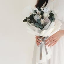冷灰藍永生玫瑰花束