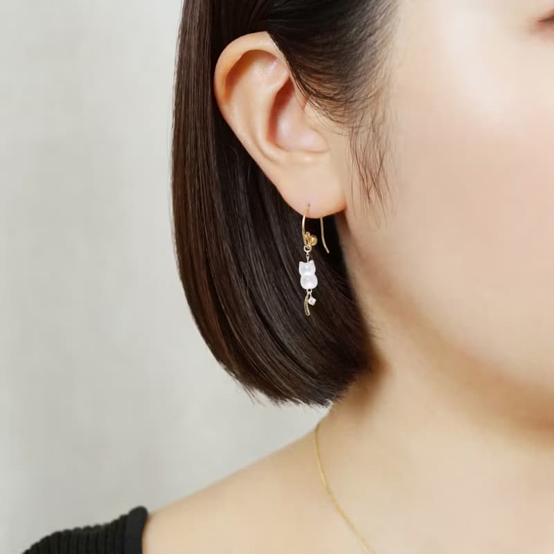 【Palette】 10K 白殼方晶鋯石貓咪墜飾 (黃金)