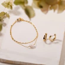 【Pinkoi限定】シンプルスムースピアスと淡水パールのダブルチェーンブレスレット　カラーの組み合わせを選べるセット　ボックス入り