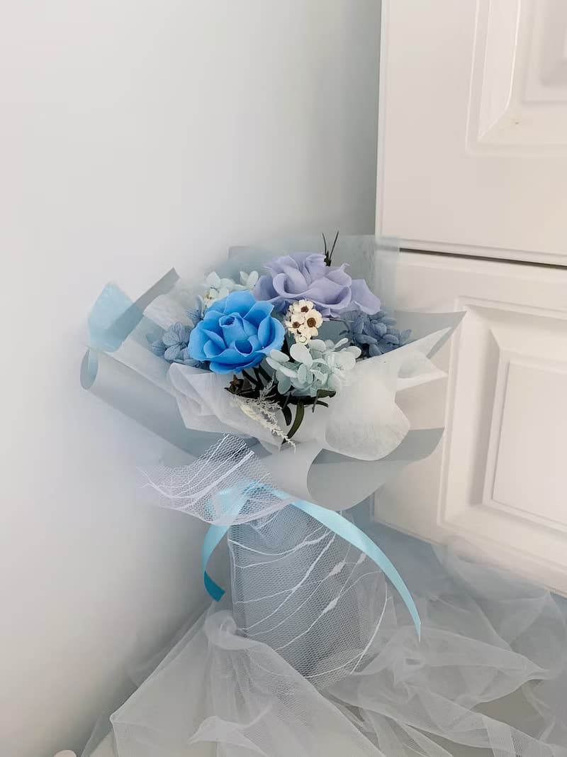 優雅霧藍 網紗永生花束 畢業花束 生日花束 情人節禮物 代寫卡片