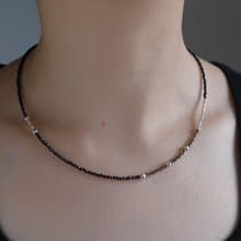 svart og pýrít necklace 天然石ブラックスピネル パイライト/シルバー　ビーズネックレス　黒 アースカラー